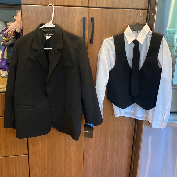 Black N Bianco New with Tag 4 picSet, jacket Shirt,Tieand Vestkids size 14